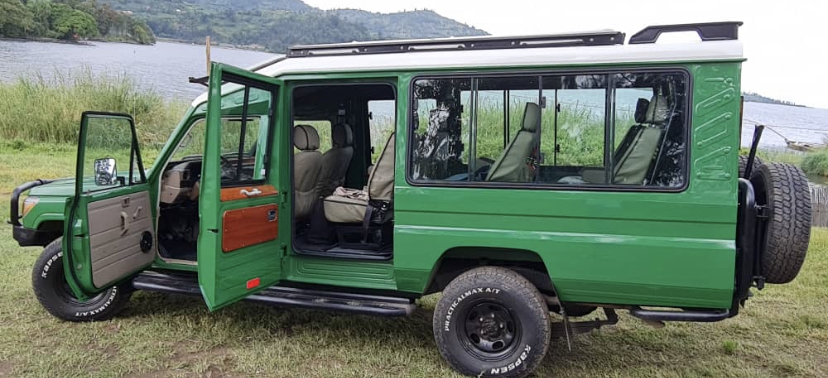 Safari Landcruisers in Uganda